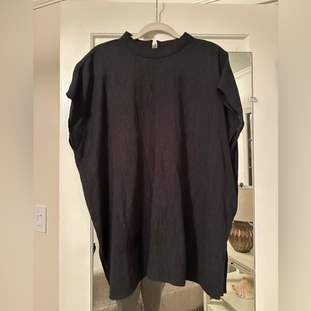 Like new Eileen Fisher Blouse. Textured, Black, XL